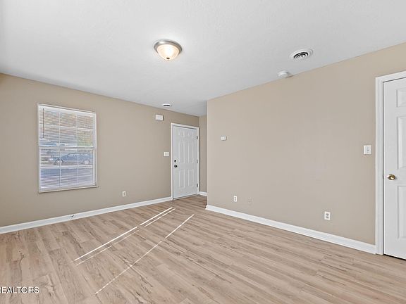 4th image of 422 Cedar Ave