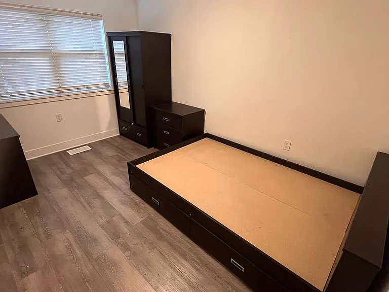 464 Frontenac St #16 — Photo 8