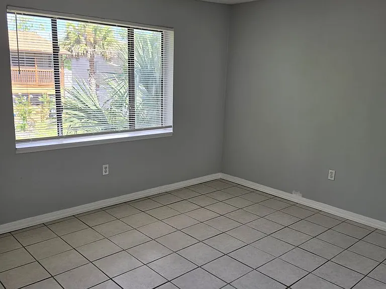 2526 S Oak Ave — Photo 20