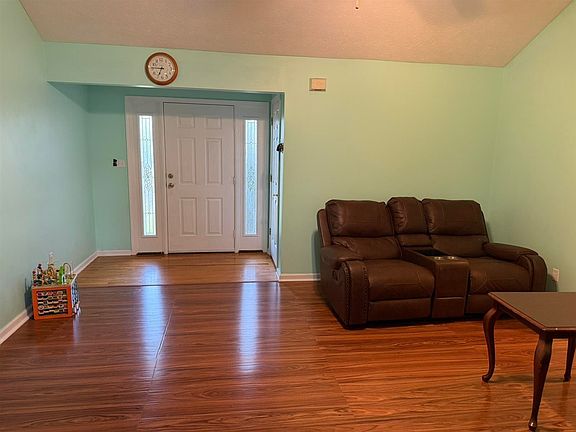 3rd image of 320 Catalpa Cir