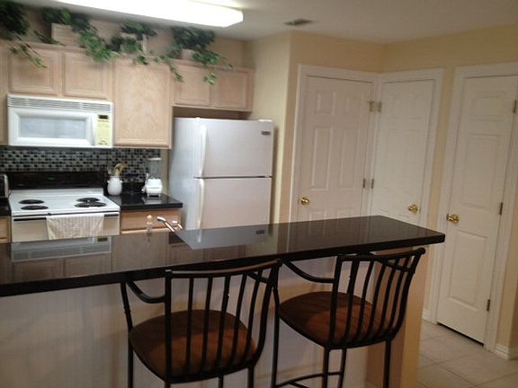 4th image of 114 E Bahama St