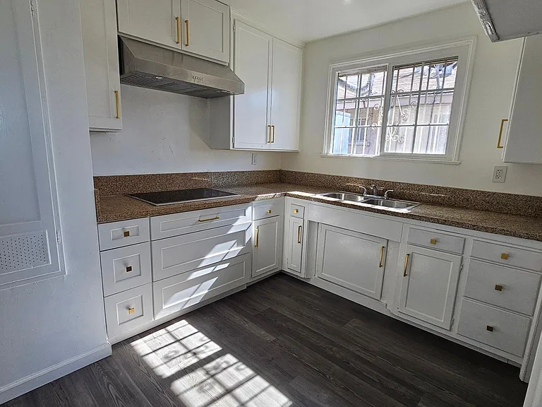 10928 S Western Ave — Photo 3