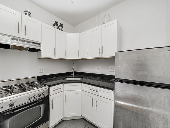 2nd image of 657 Meeker Ave Ste 2
