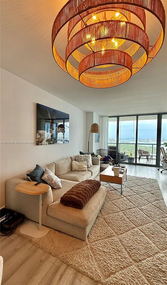 Blue Condo — Photo 4
