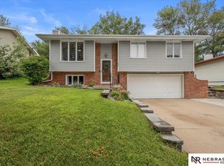 5731 Queens Dr, Lincoln, NE 68516