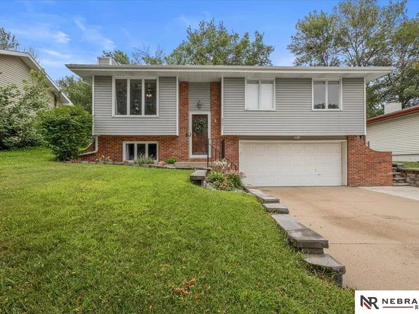5731 Queens Dr, Lincoln, NE 68516