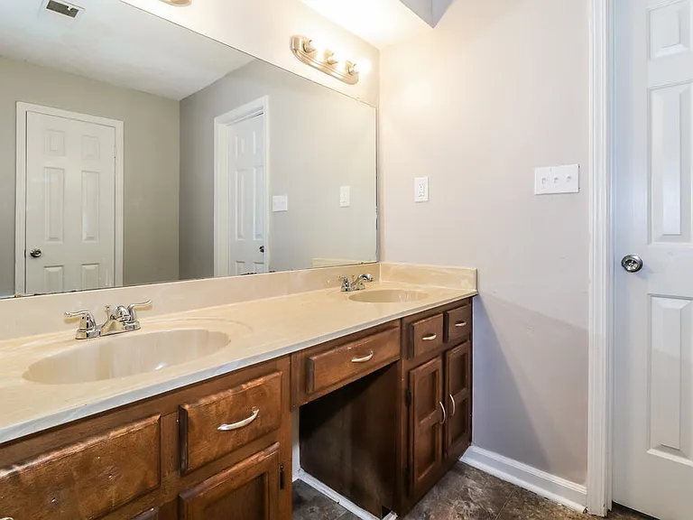 6708 Henredon Dr — Photo 14