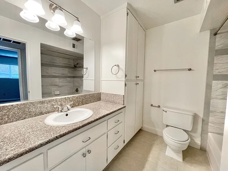 2206 V St #12 — Photo 8