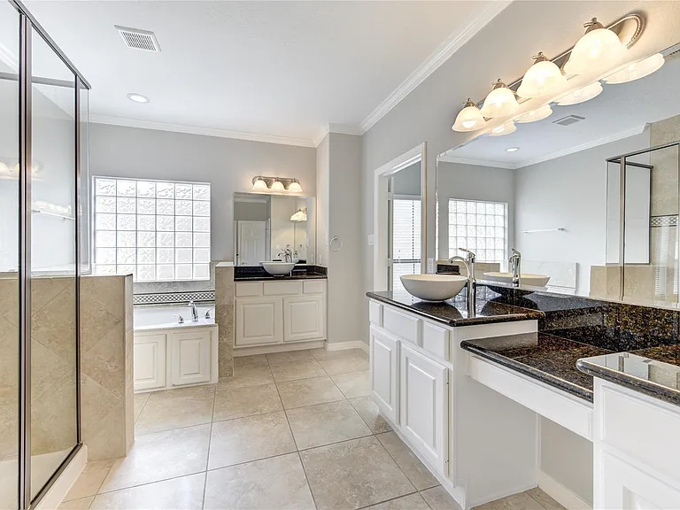 11623 Royal Oaks Xing — Photo 10