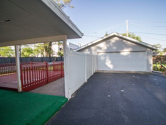 4th image of 16207 Lowell Ave