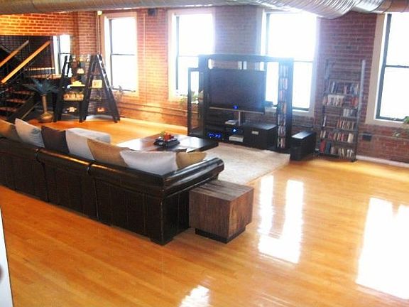 2nd image of 1203 Saint Charles St APT 6D