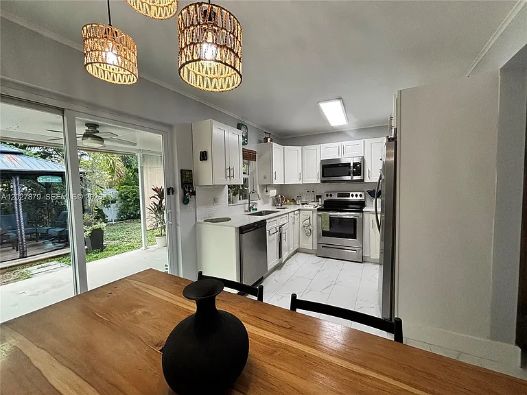 3240 SW 66th Ter — Photo 6