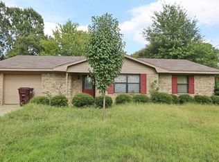 410 Town East Dr, Paris, TX 75462