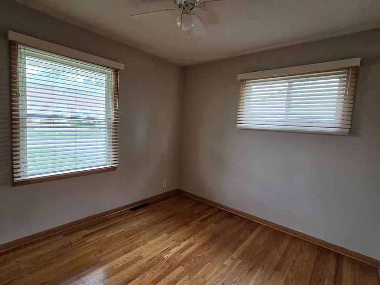 4937 S 77th Ave — Photo 20