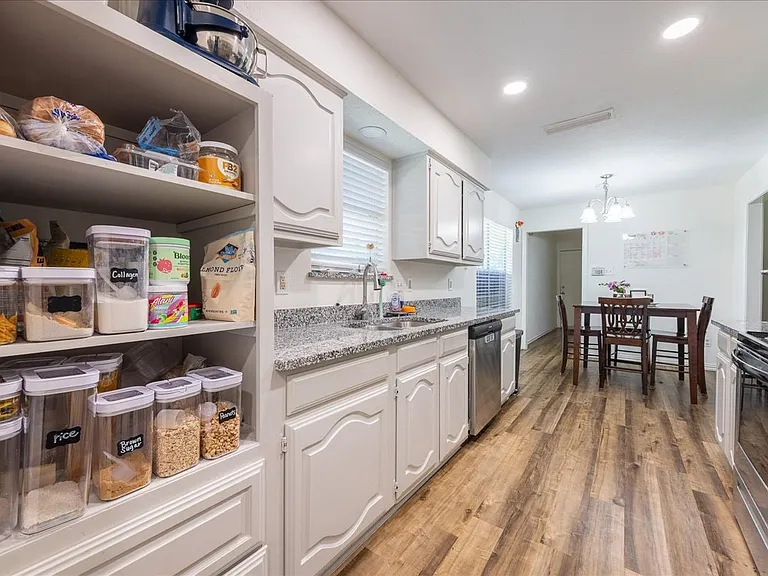 1405 Ivywood Dr — Photo 3