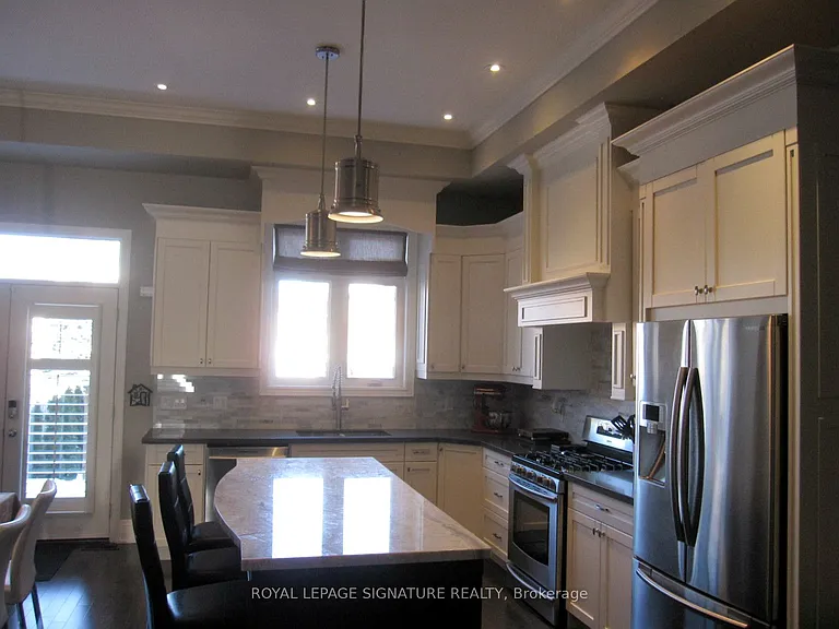 18B Algoma St — Photo 19