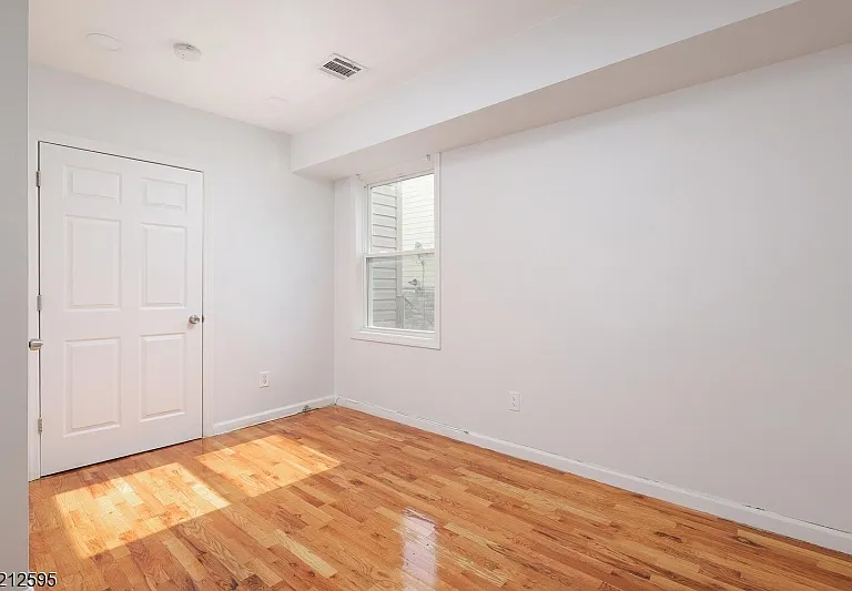 131 Armstrong Ave — Photo 14