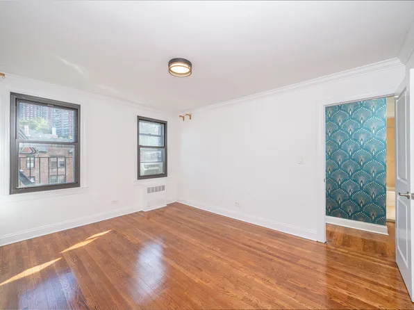 269 Bennett Avenue image 9 of 12