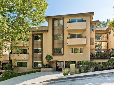 6752 Hillpark Dr APT 401, Los Angeles, CA, 90068