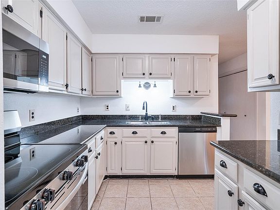 3rd image of 17814 Kings Park Ln