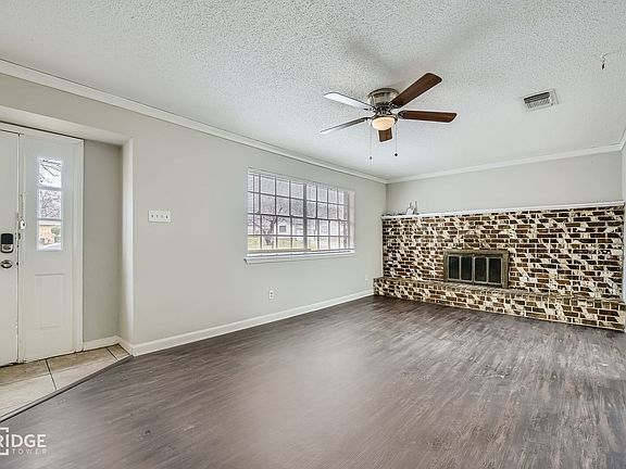 4th image of 1401 Paris Dr