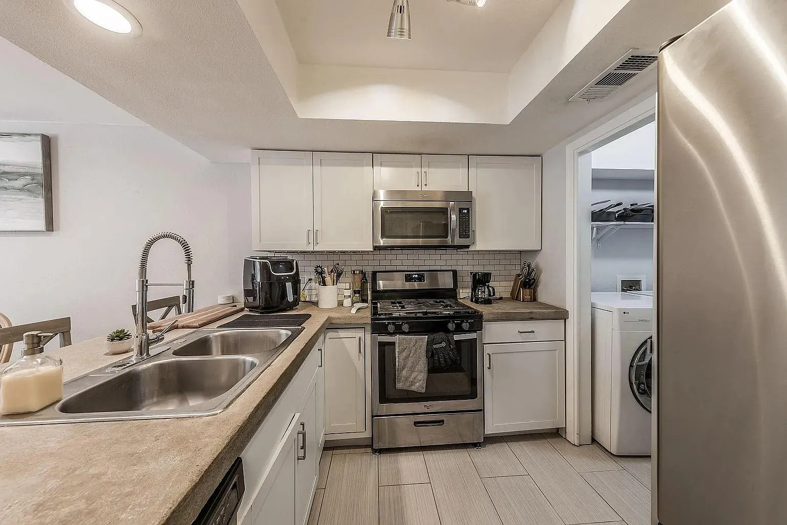 3 bed, 2.0 bath, 1256 sqft, $1,650 — Photo 4