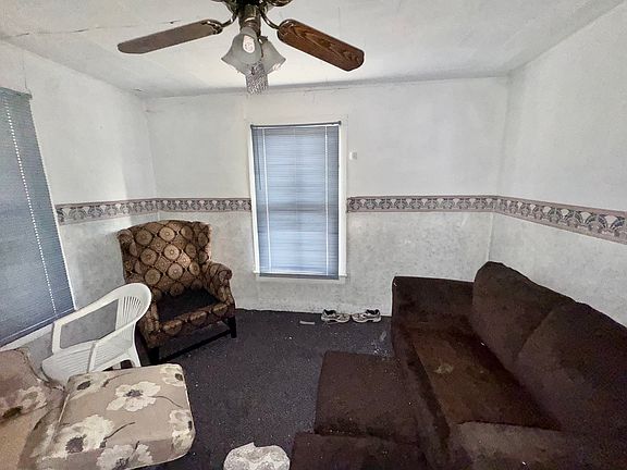 5th image of 624 W Brooks St