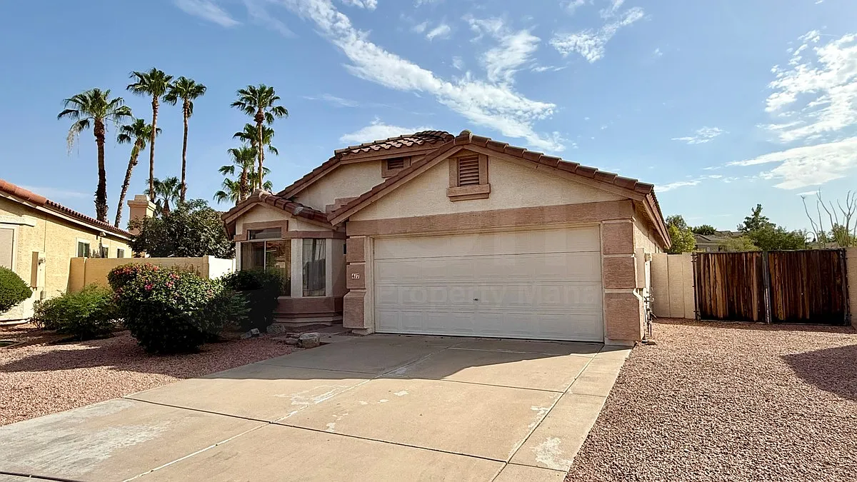 3 bed, 2.0 bath, 1614 sqft, $2,295 — Photo 1