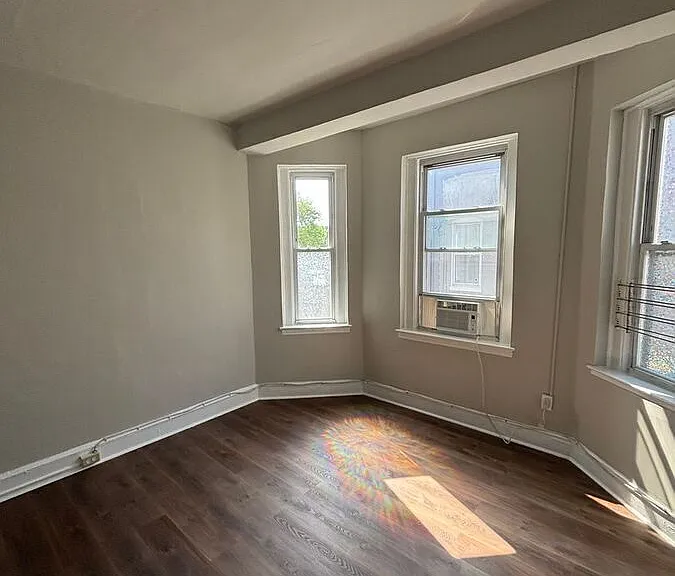 205 E 30th St #303 — Photo 5