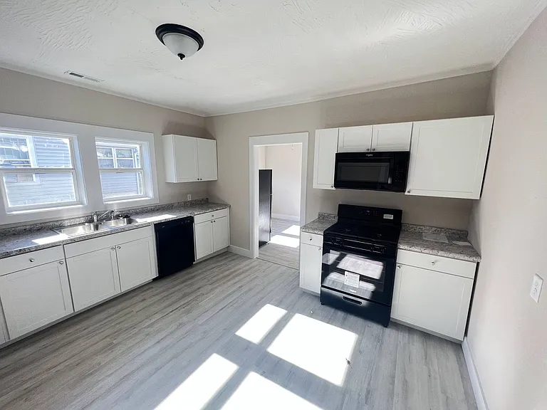 2251 N Rogers Ave — Photo 7