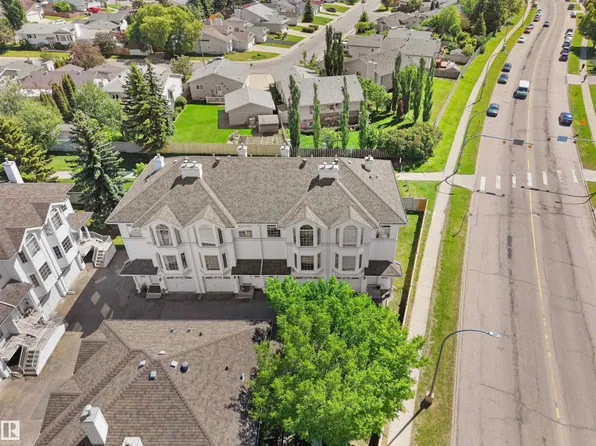 4267 29th Ave NW, Edmonton, AB T6L 6W5