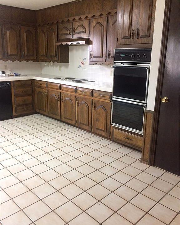 1st image of 2525 Bluffton Dr