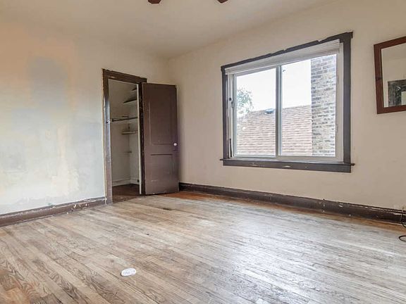 3rd image of 2112 N Mulligan Ave