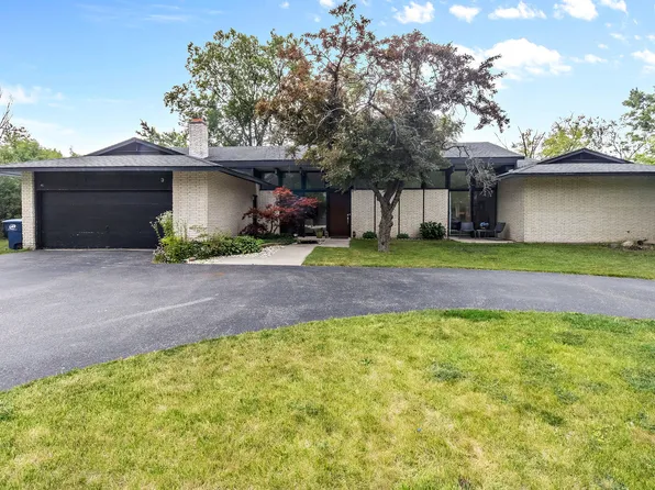 3 Cornell Dr, Lincolnshire, IL 60069