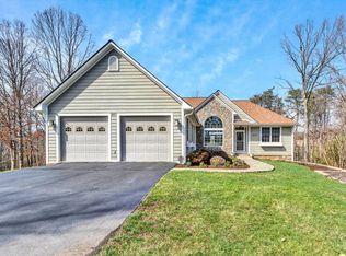 207 Spyglass Ln, Huddleston, VA
