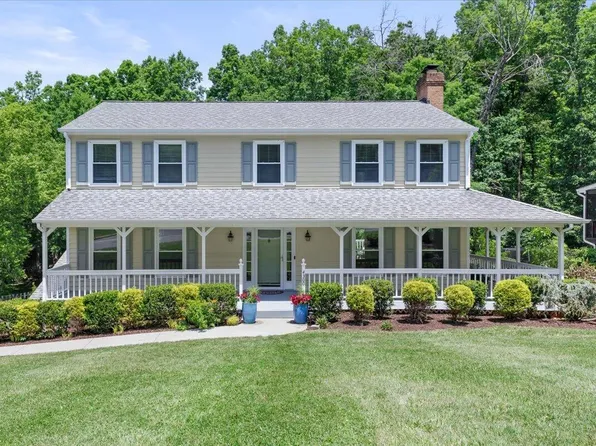 4300 Kings Chase Dr, Roanoke, VA 24018