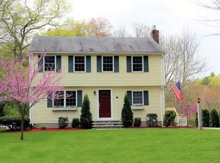 29 Bellingham St, Mendon, MA 01756