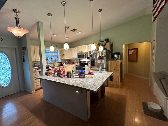 3rd image of 2725 47th Avenue