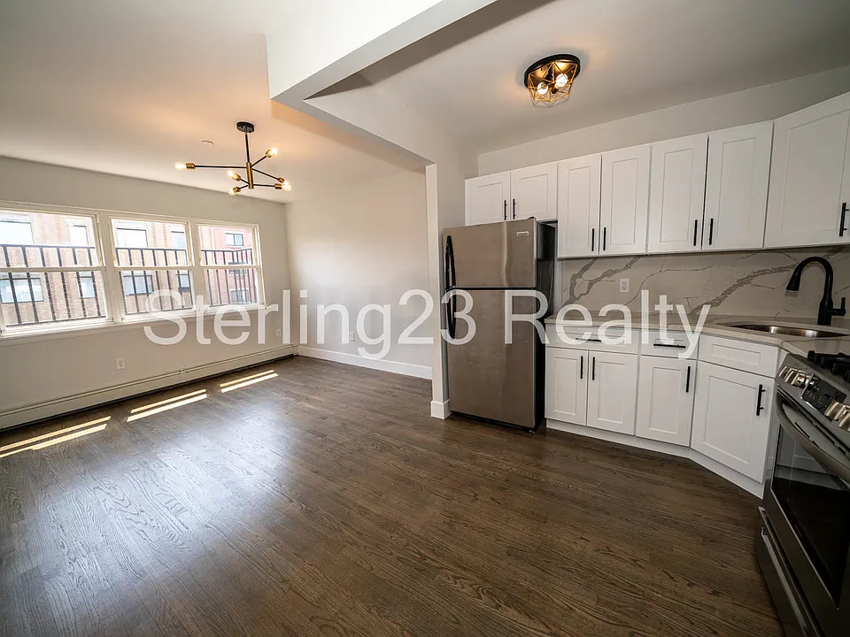 31-16 31st St #4