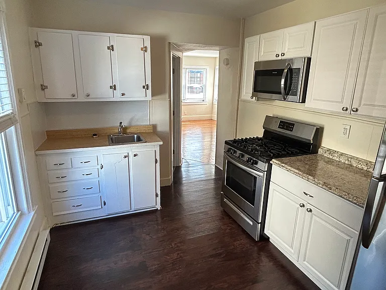 686 Bridge St #2 — Photo 1