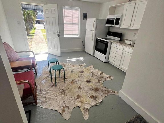 5th image of 1054 Desoto St #A