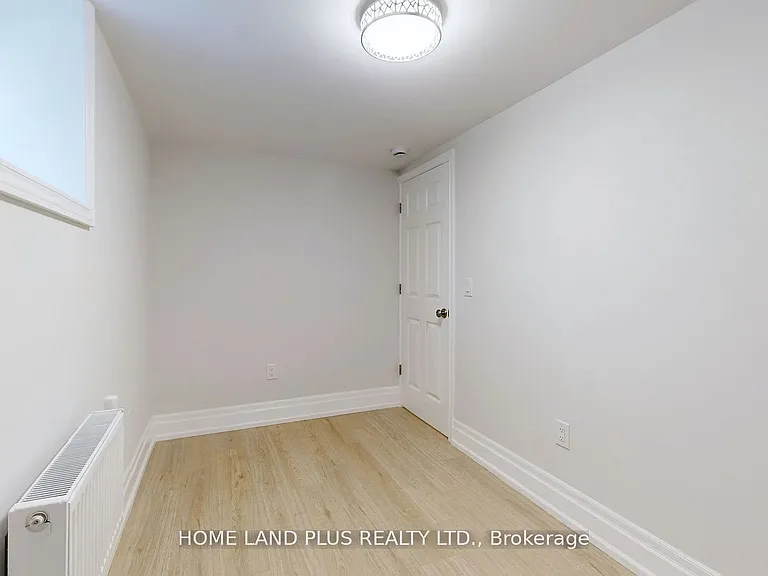 919 Avenue Rd #B — Photo 15