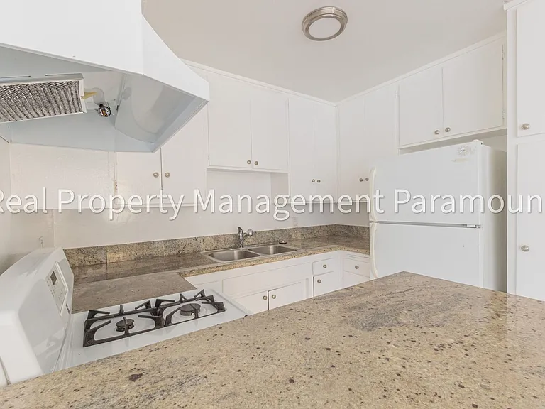 8013 Blackburn Ave #7 — Photo 9