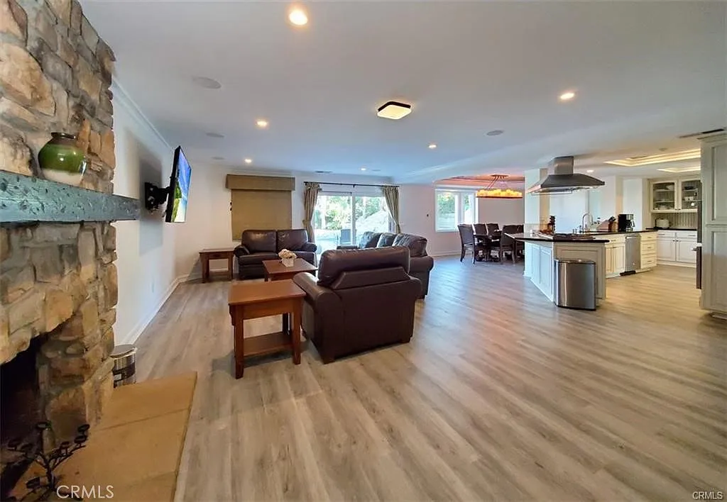 4 bed, 3.5 bath, 3309 sqft, $7,750 — Photo 3