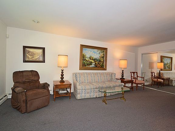 2nd image of 20 Chapel Pl APT 1C