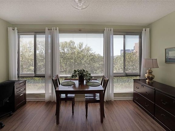 3rd image of 1800 Clairmont Lake #522