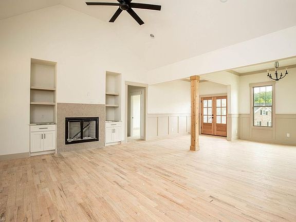 2nd image of 2921 Reginas Way
