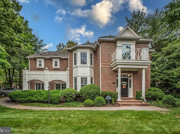 1 Town Gate Ct, Bethesda, MD 20817