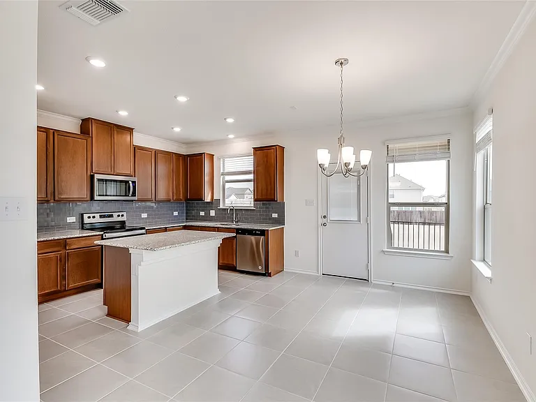 105 Clematis Ct — Photo 9