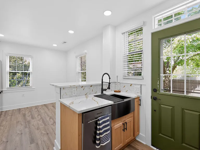 2112 34th St SE — Photo 10